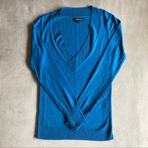 Bright blue vneck fitted sweater